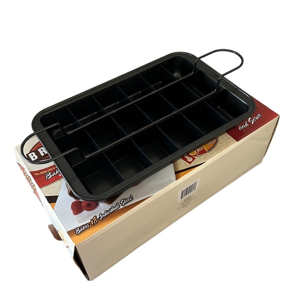 Perfect Brownie Pan Set As Seen On TV Makes 18 Brownie With Box GUC - Picture 12 of 13